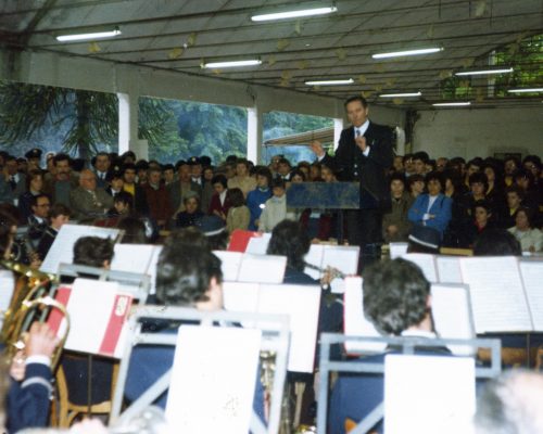 Il Maestro Sgarbossa dirige il Corpo Filarmonico Cittadino di Malnate durante la manifestazione del 130° anno di fondazione